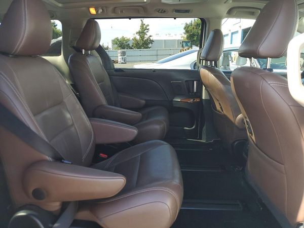 2015 TOYOTA SIENNA