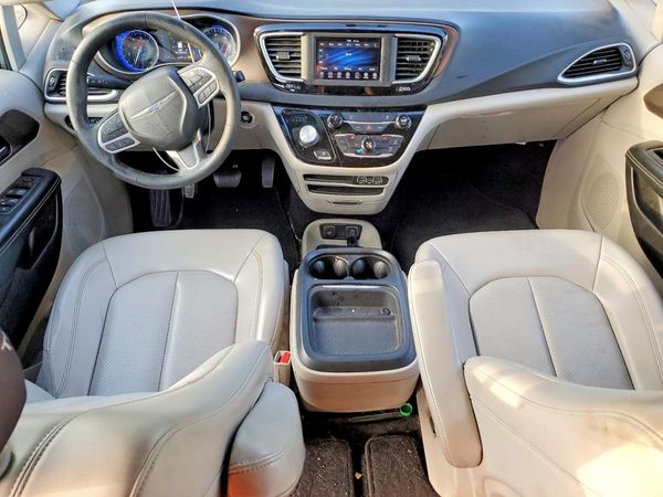 2021 CHRYSLER VOYAGER LXI
