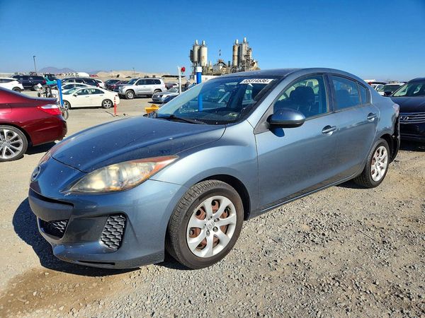 2013 MAZDA 3 SV/Base
