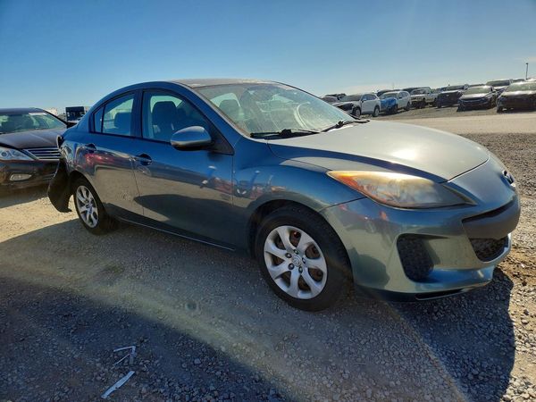 2013 MAZDA 3 SV/Base