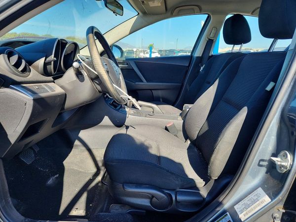 2013 MAZDA 3 SV/Base