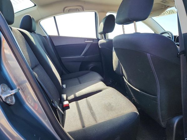 2013 MAZDA 3 SV/Base