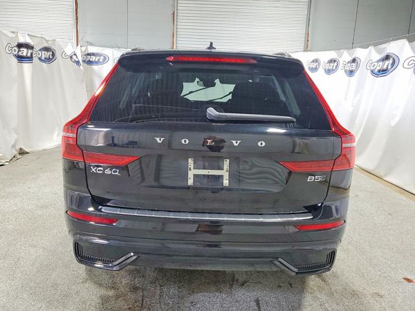2026 VOLVO XC60 Plus Dark