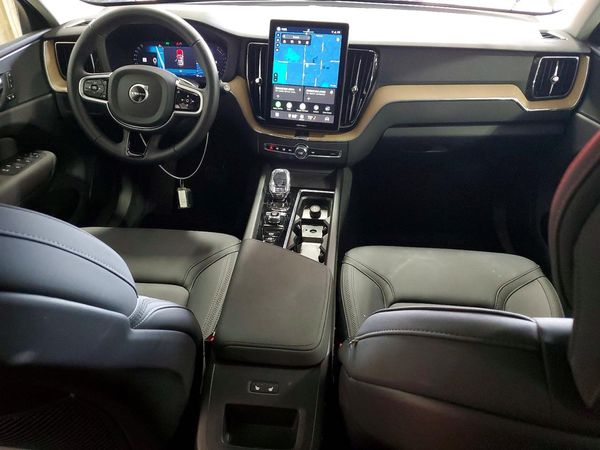 2026 VOLVO XC60 Plus Dark