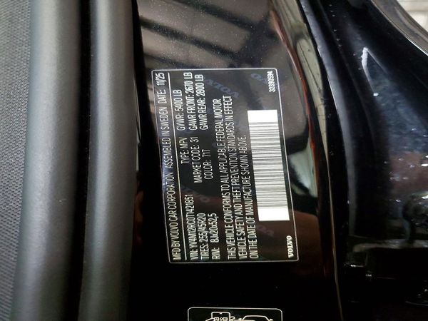 2026 VOLVO XC60 Plus Dark