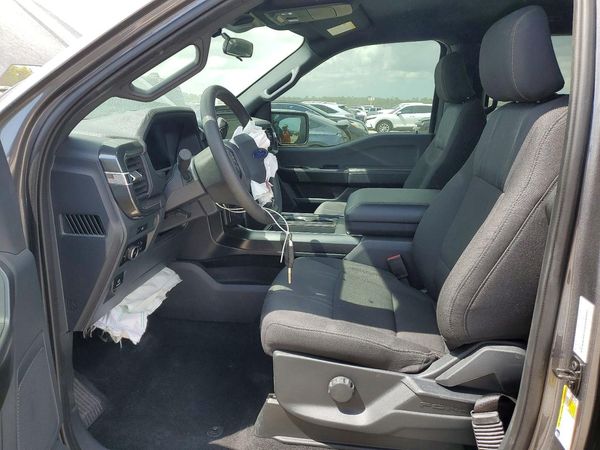 2025 FORD F150 STX