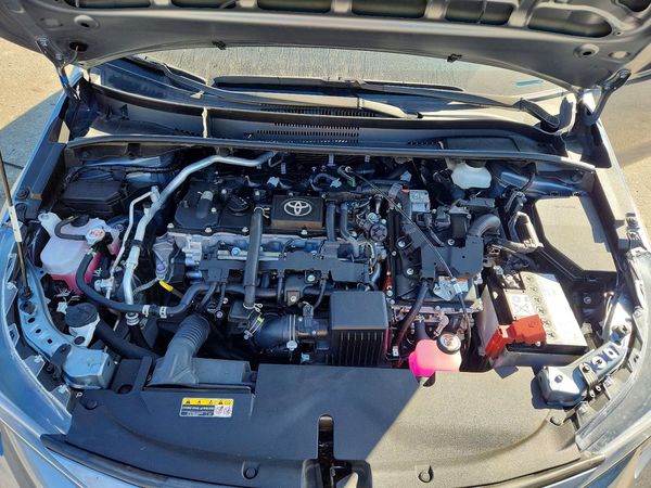 2025 TOYOTA COROLLA LE, XLE, SE — Engine bay