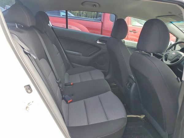 2016 KIA FORTE5 GL (Middle-Low Grade)