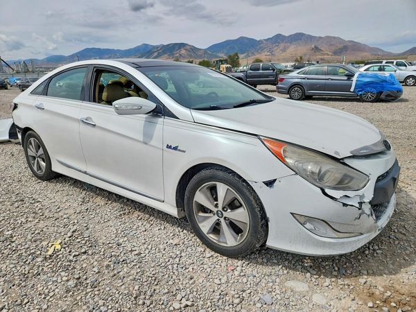 2012 HYUNDAI SONATA Middle level
