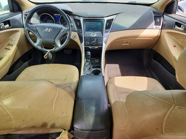 2012 HYUNDAI SONATA Middle level