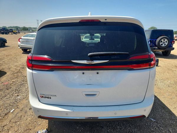 2022 CHRYSLER PACIFICA Touring L — DIRR