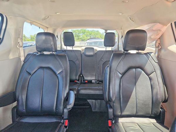 2022 CHRYSLER PACIFICA Touring L — SUVN