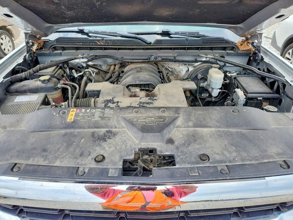 2017 CHEVROLET SILVERADO LT — Engine bay