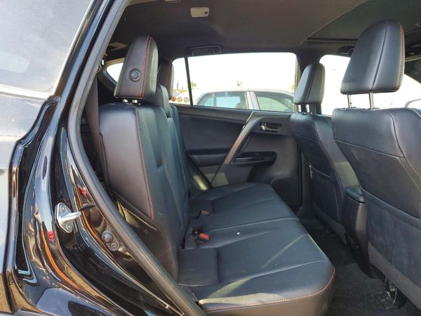 2017 TOYOTA RAV4 SE