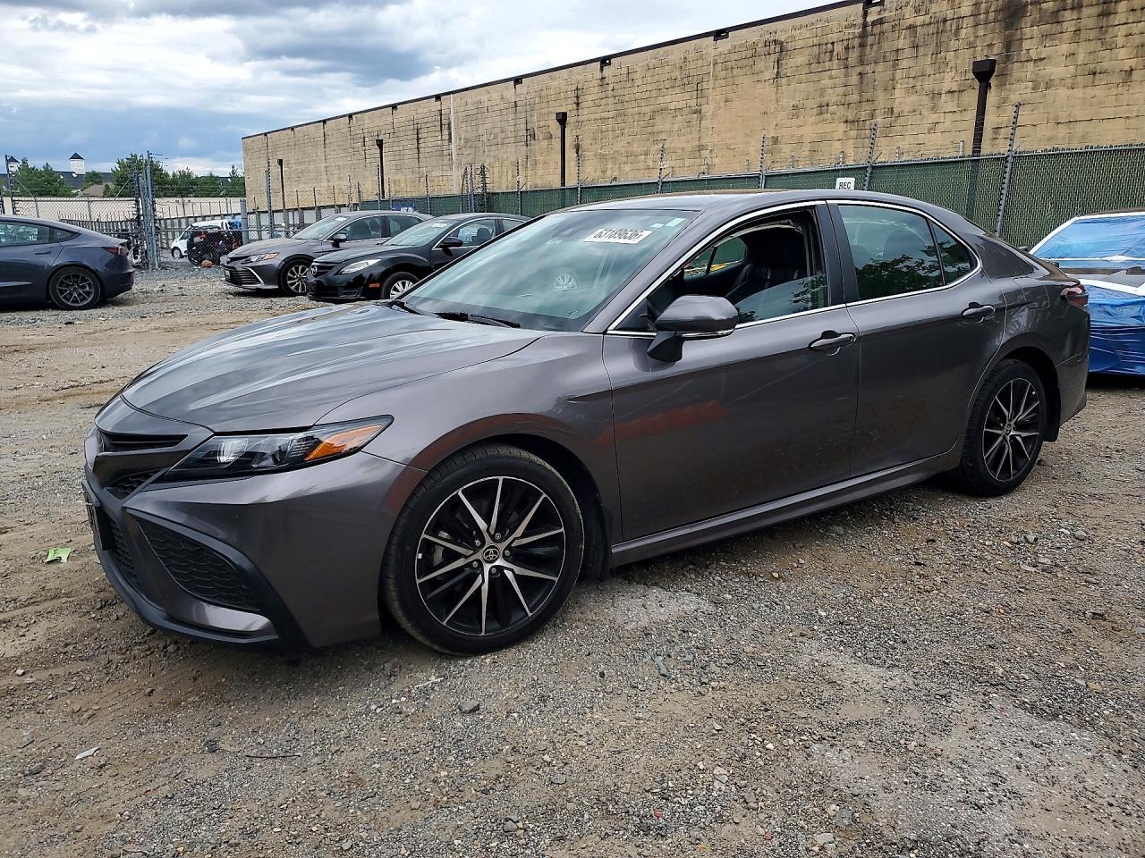 2024 TOYOTA CAMRY SE — Front 3/4