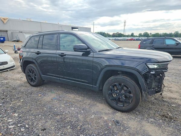 2025 JEEP GRAND CHEROKEE Laredo, Altitude