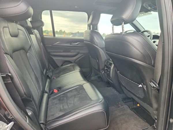 2025 JEEP GRAND CHEROKEE Laredo, Altitude