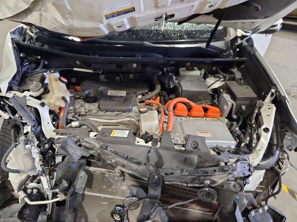 2016 TOYOTA RAV4 Limited (G Grade) — Engine bay