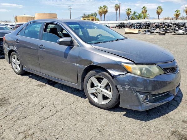 2014 TOYOTA CAMRY