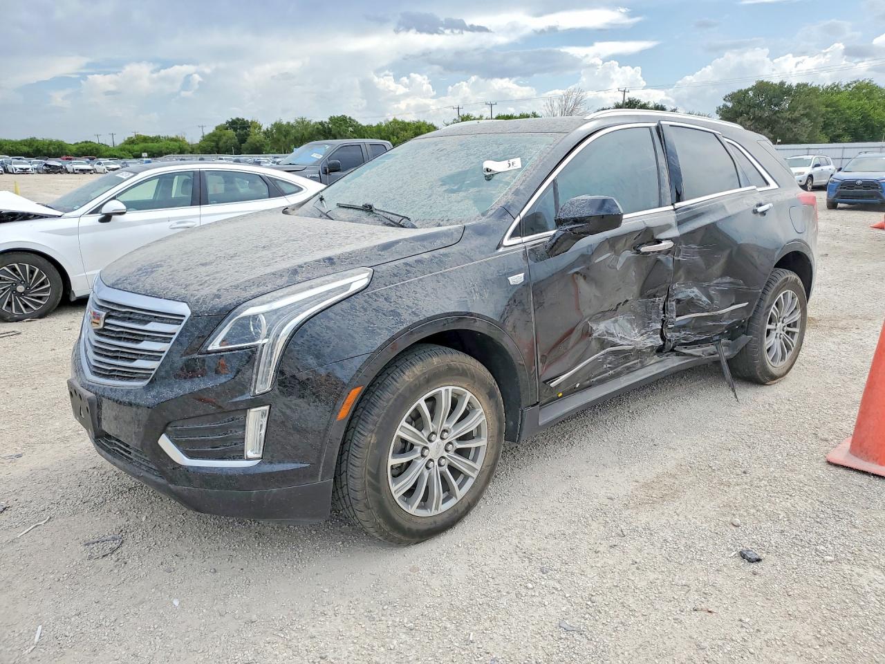 2018 CADILLAC XT5 Luxury — Front 3/4