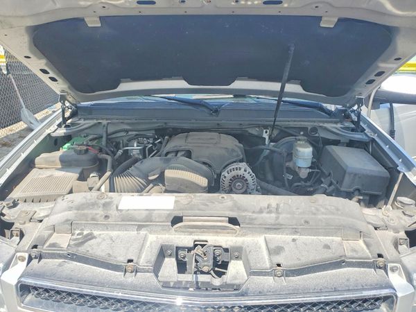 2013 CHEVROLET TAHOE LT — Engine bay