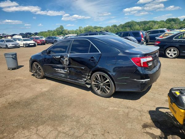 2014 TOYOTA CAMRY