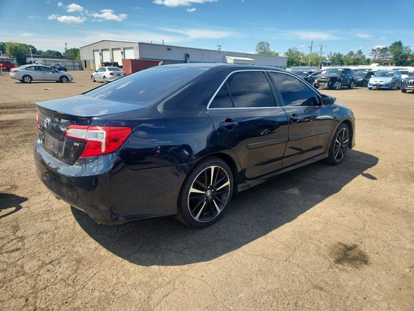 2014 TOYOTA CAMRY