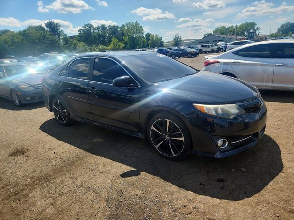 2014 TOYOTA CAMRY