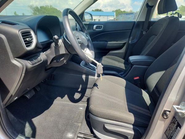 2023 HYUNDAI VENUE SEL, Limited
