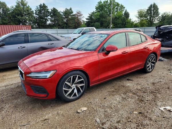 2019 VOLVO S60 Momentum