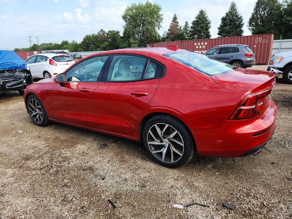2019 VOLVO S60 Momentum