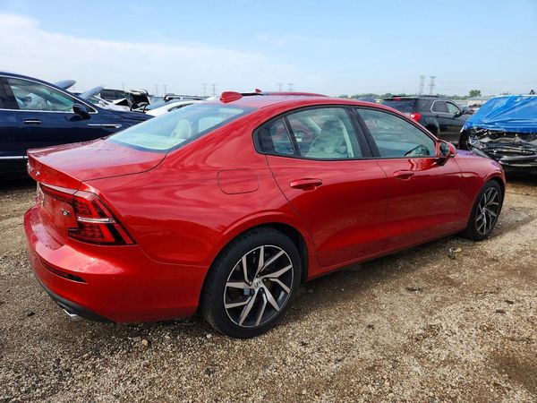 2019 VOLVO S60 Momentum