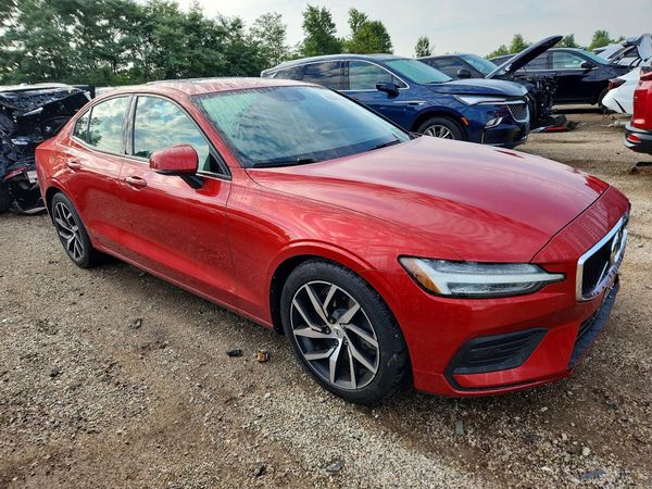 2019 VOLVO S60 Momentum
