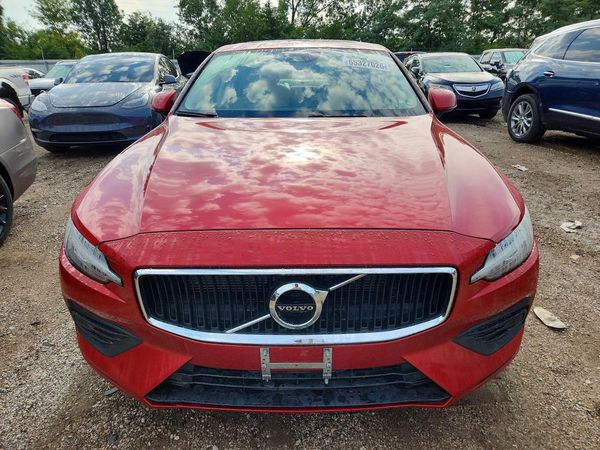 2019 VOLVO S60 Momentum