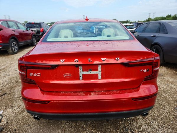 2019 VOLVO S60 Momentum
