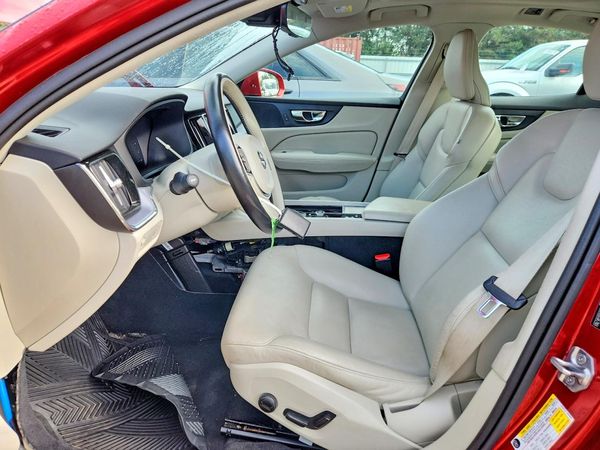 2019 VOLVO S60 Momentum