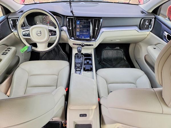 2019 VOLVO S60 Momentum