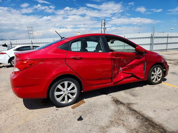 2012 HYUNDAI ACCENT GLS (Middle grade)