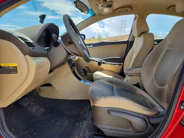 2012 HYUNDAI ACCENT GLS (Middle grade)