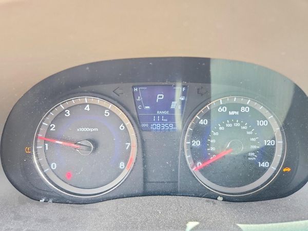 2012 HYUNDAI ACCENT GLS (Middle grade)