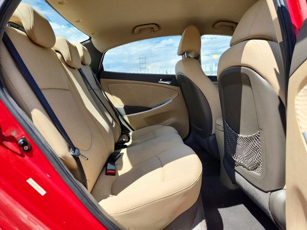 2012 HYUNDAI ACCENT GLS (Middle grade)