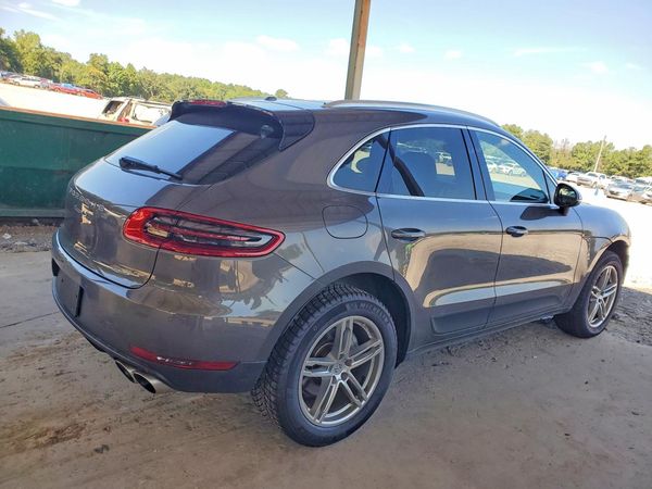2016 PORSCHE MACAN
