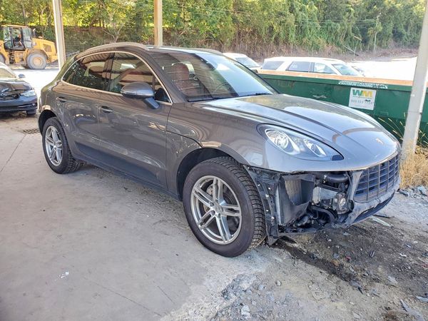 2016 PORSCHE MACAN