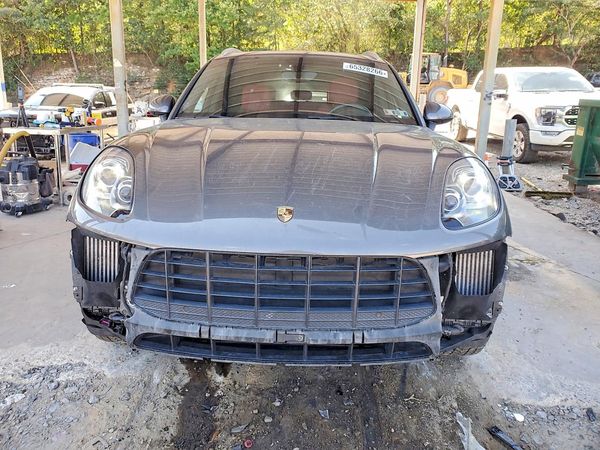2016 PORSCHE MACAN