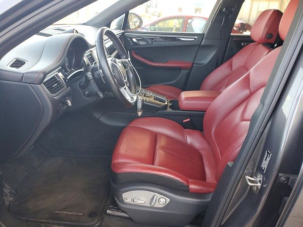2016 PORSCHE MACAN