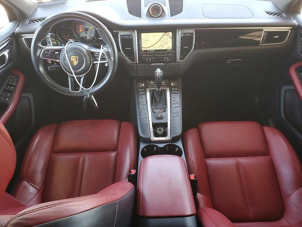 2016 PORSCHE MACAN