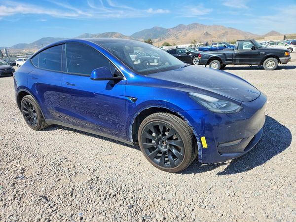 2022 TESLA MODEL Y — Passenger 3/4