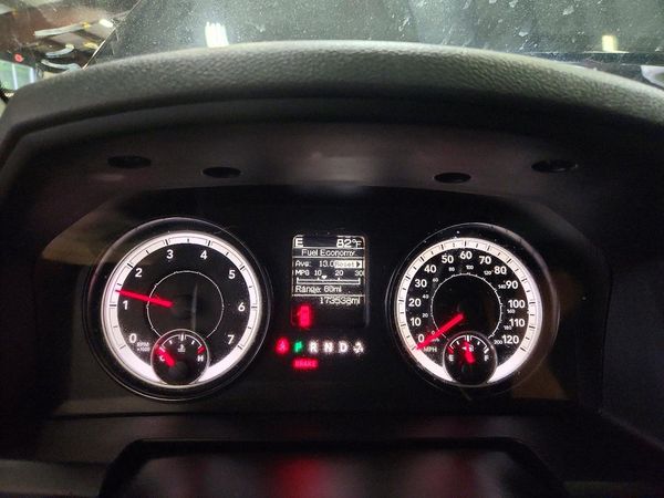 2014 RAM 1500 ST CREW CAB 4X4