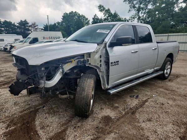 2016 RAM 1500 SLT CREW CAB 4X4