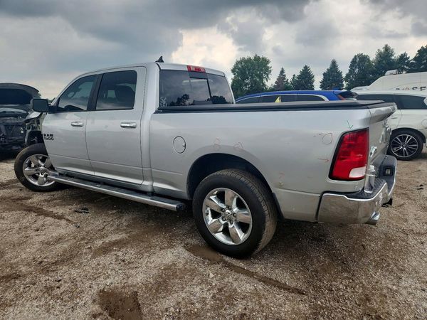2016 RAM 1500 SLT CREW CAB 4X4